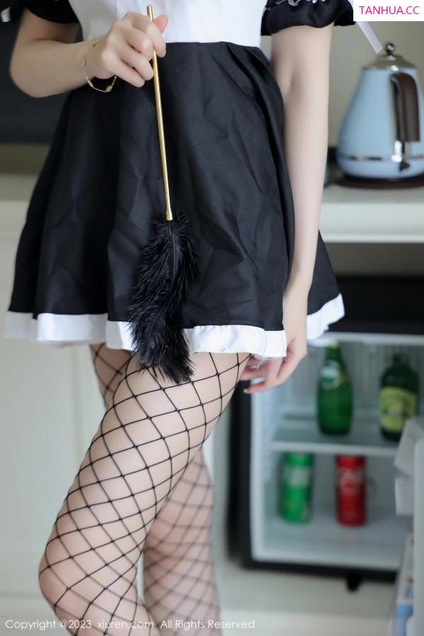 玥儿玥  [XiuRen]高清写真图 2023.08.11 No.7217 玥儿玥er 女仆服美腿第2张图片